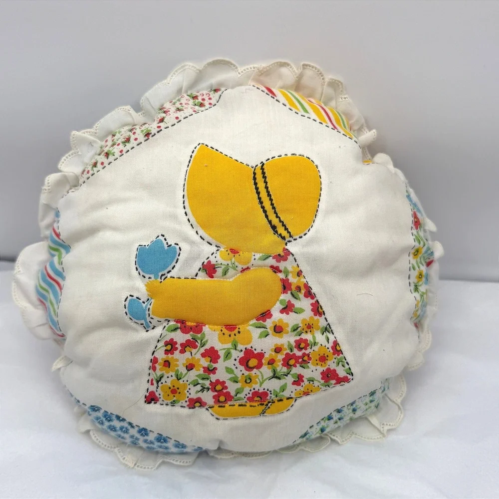 Sunbonnet Sue Pillow Handmade Applique Patchwork Ruffle Cottagecore Round